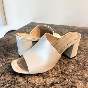 Bridal shoes - Wedge heel and shimmery off-white color